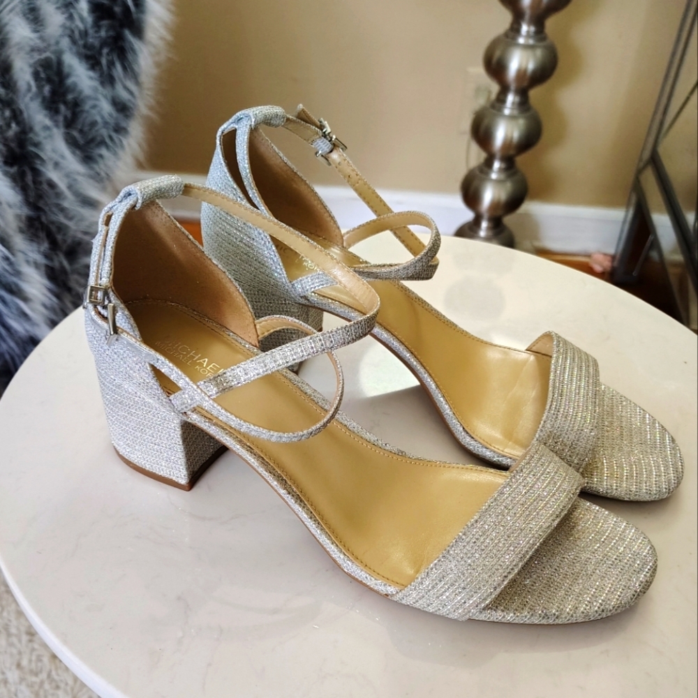 🆕⭐ Micheal Kors Silver Sandals - Picture 7 of 11